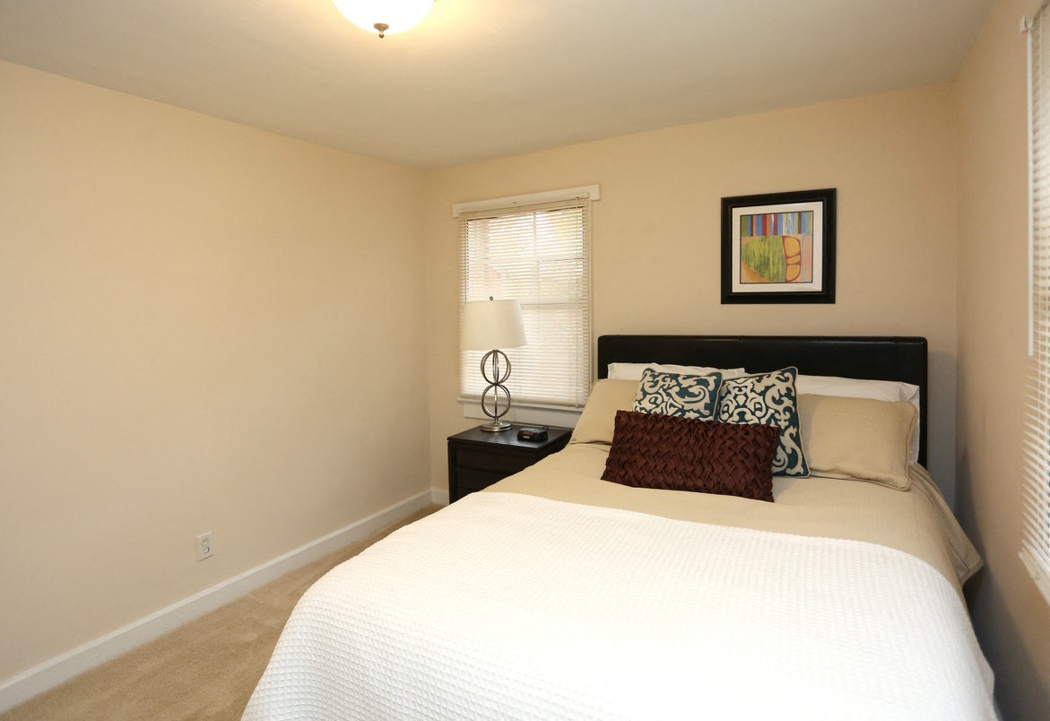 Ardmore Terrace Apartments, 2325 Cloverdale Ave, WinstonSalem, NC
